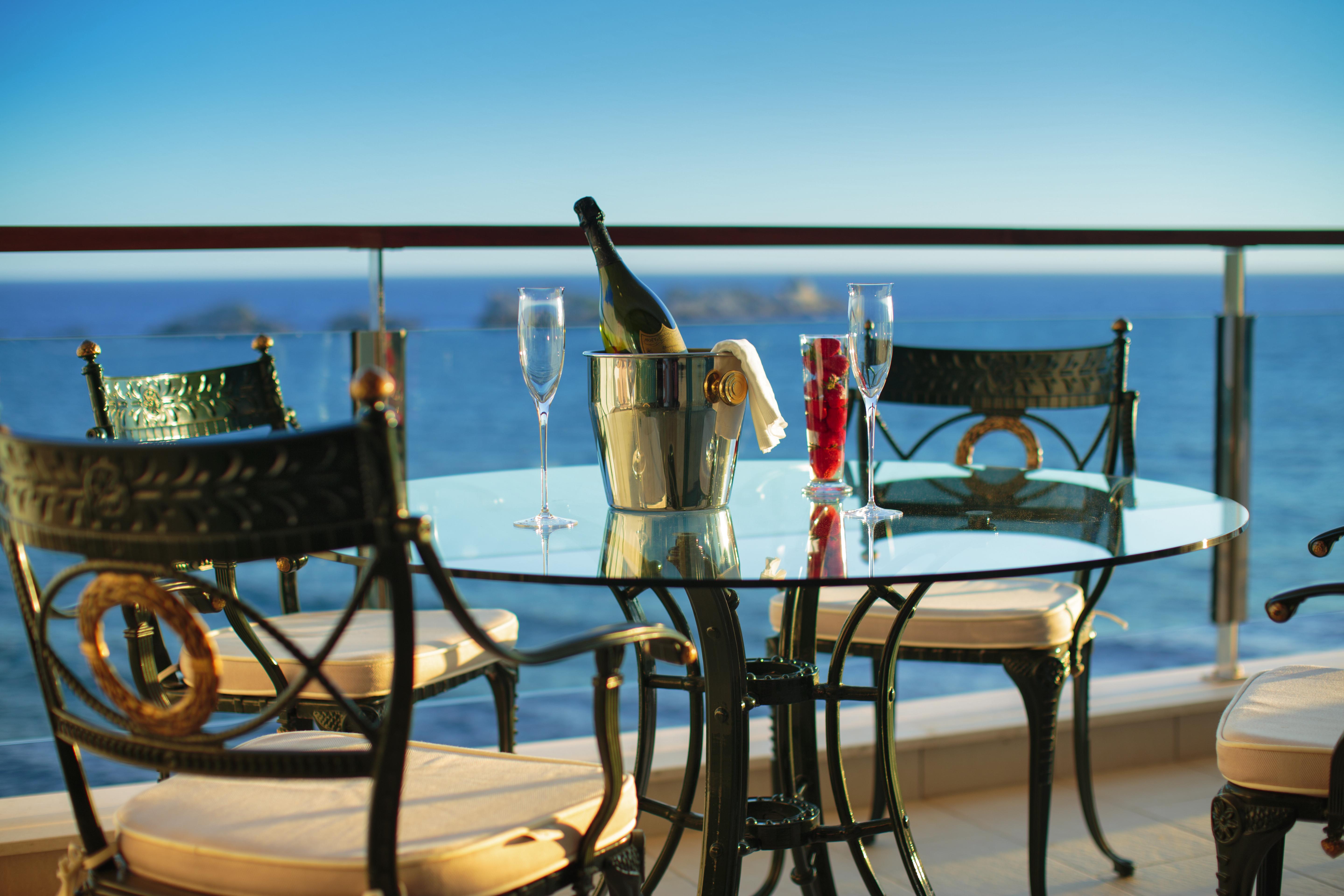 Royal Princess Hotel Dubrovnik Exterior photo A balcony at the hotel