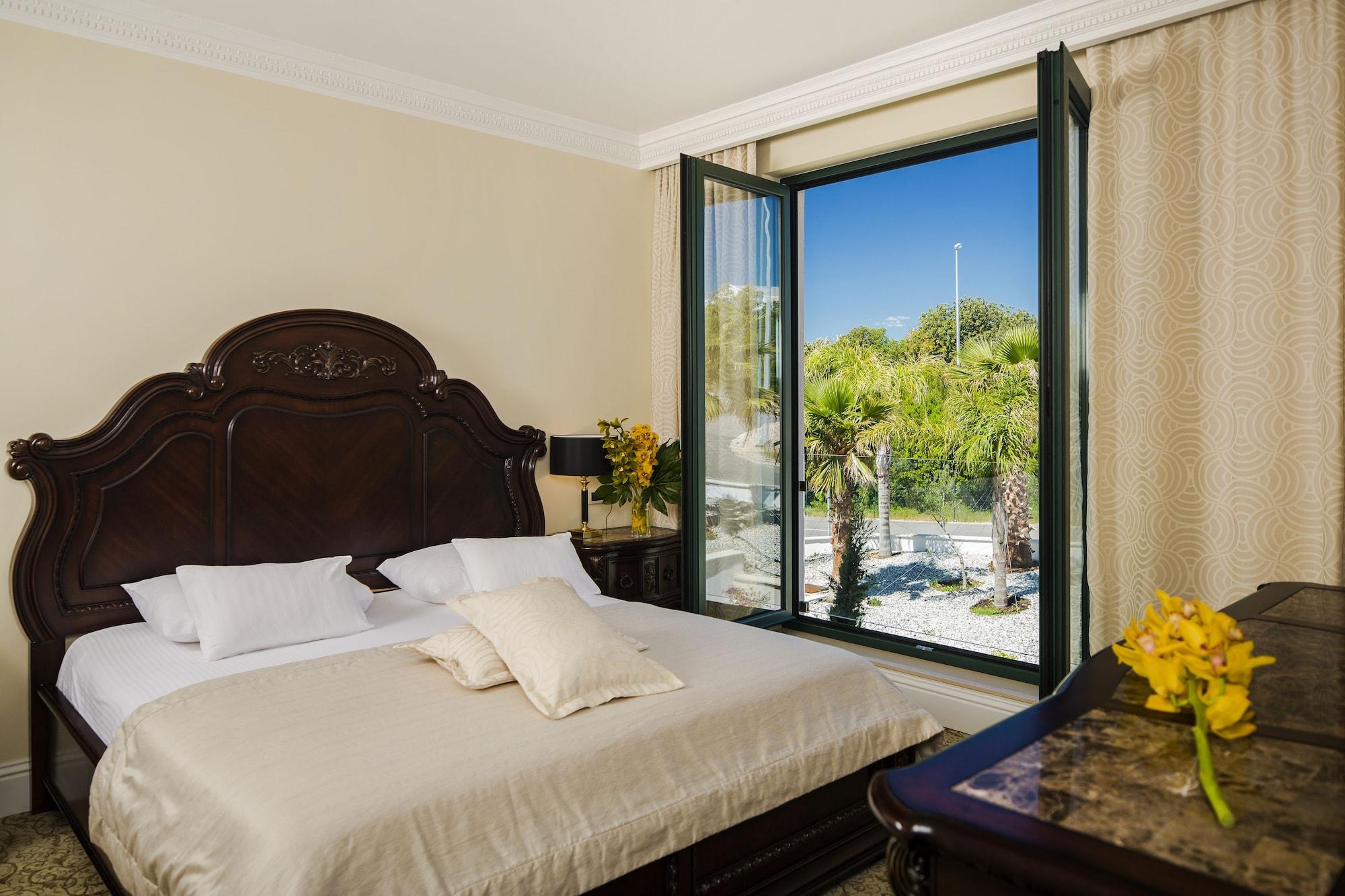 Royal Princess Hotel Dubrovnik Exterior photo A bedroom at the hotel