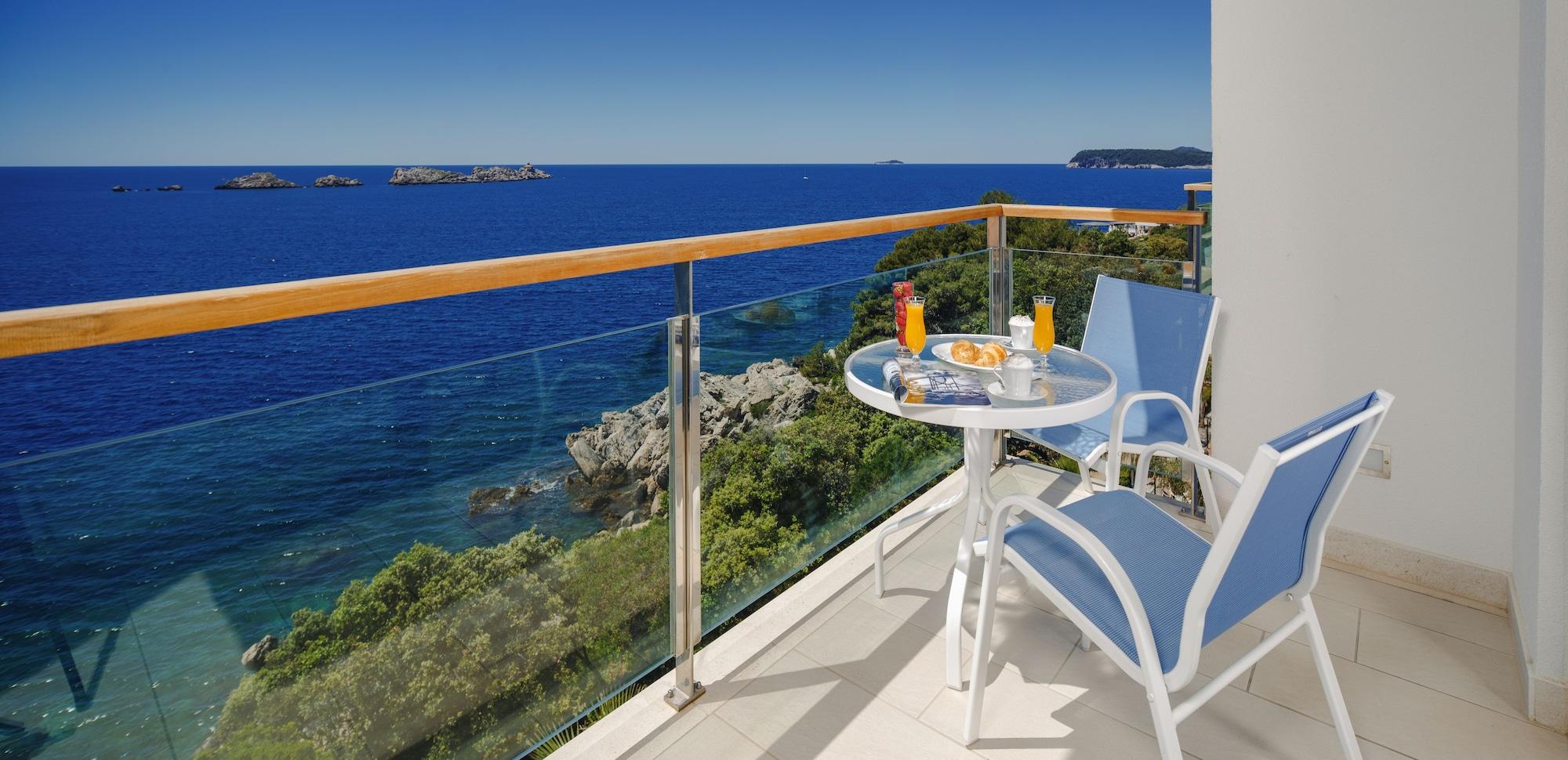 Royal Princess Hotel Dubrovnik Exterior photo A balcony