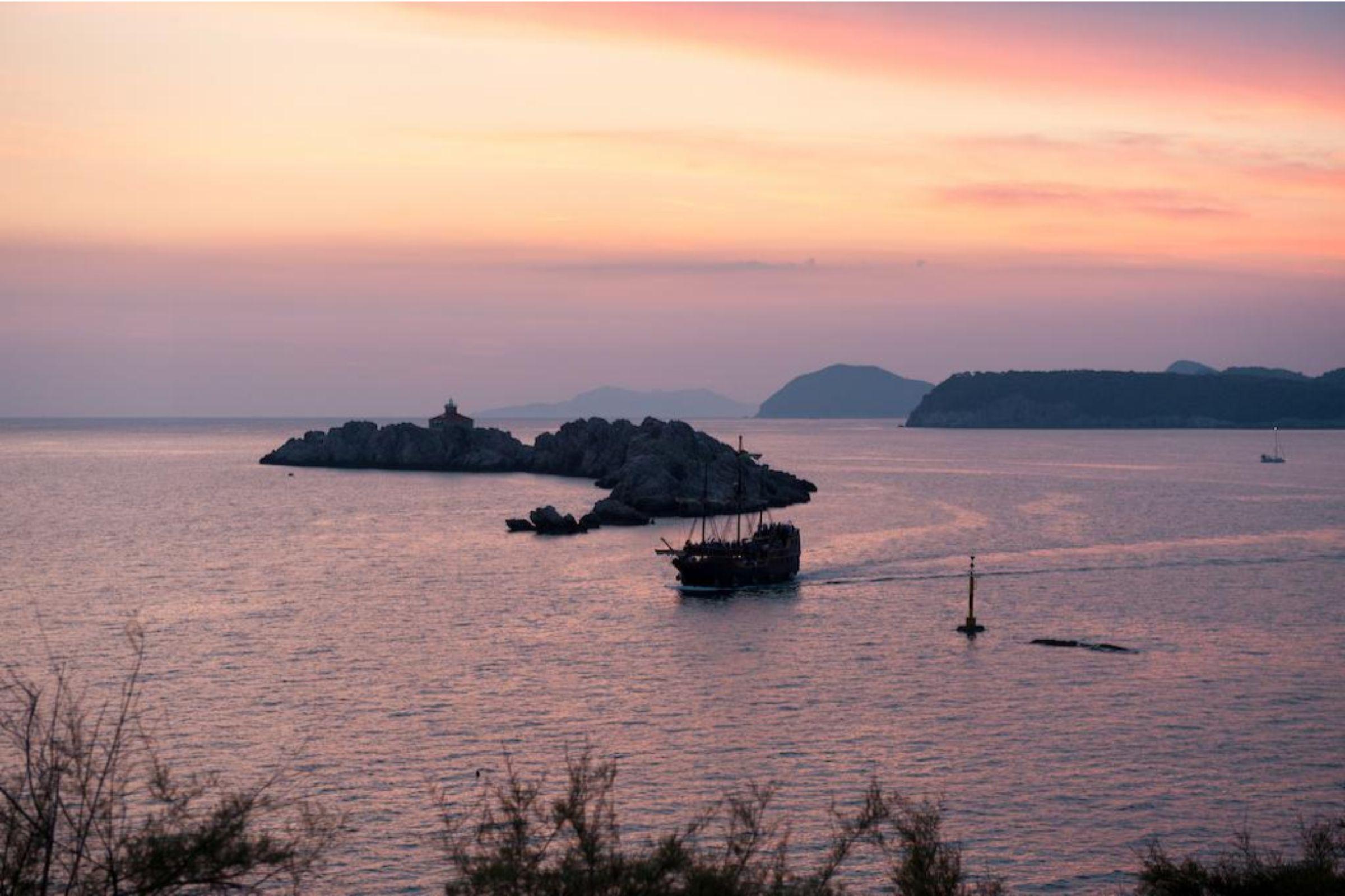 Royal Princess Hotel Dubrovnik Exterior photo Sunset over the Gulf of Poetto