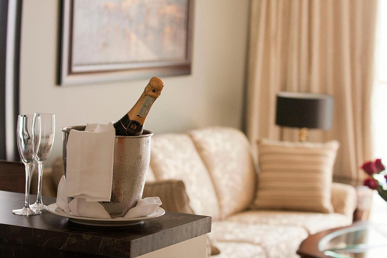 Royal Princess Hotel Dubrovnik Room photo A bottle of champagne in a champagne bucket