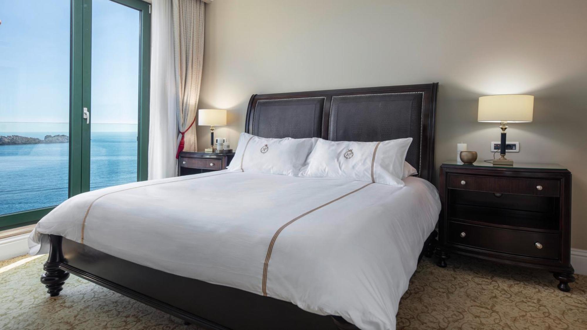 Royal Princess Hotel Dubrovnik Exterior photo A bedroom at the Atlantis Paradise Island