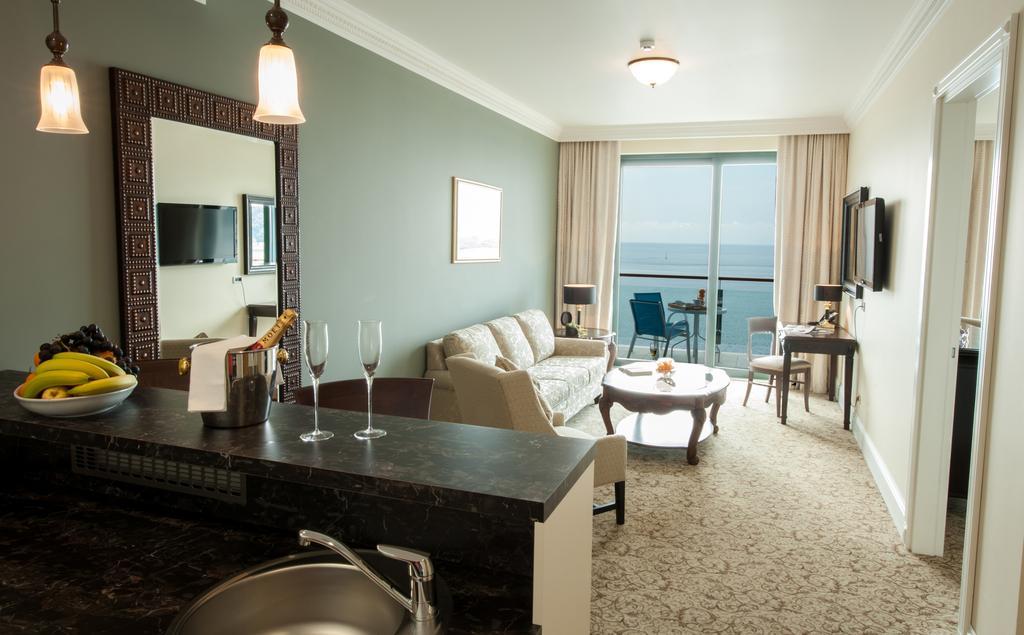 Royal Princess Hotel Dubrovnik Room photo A typical suite at the Hilton San Diego Bayfront