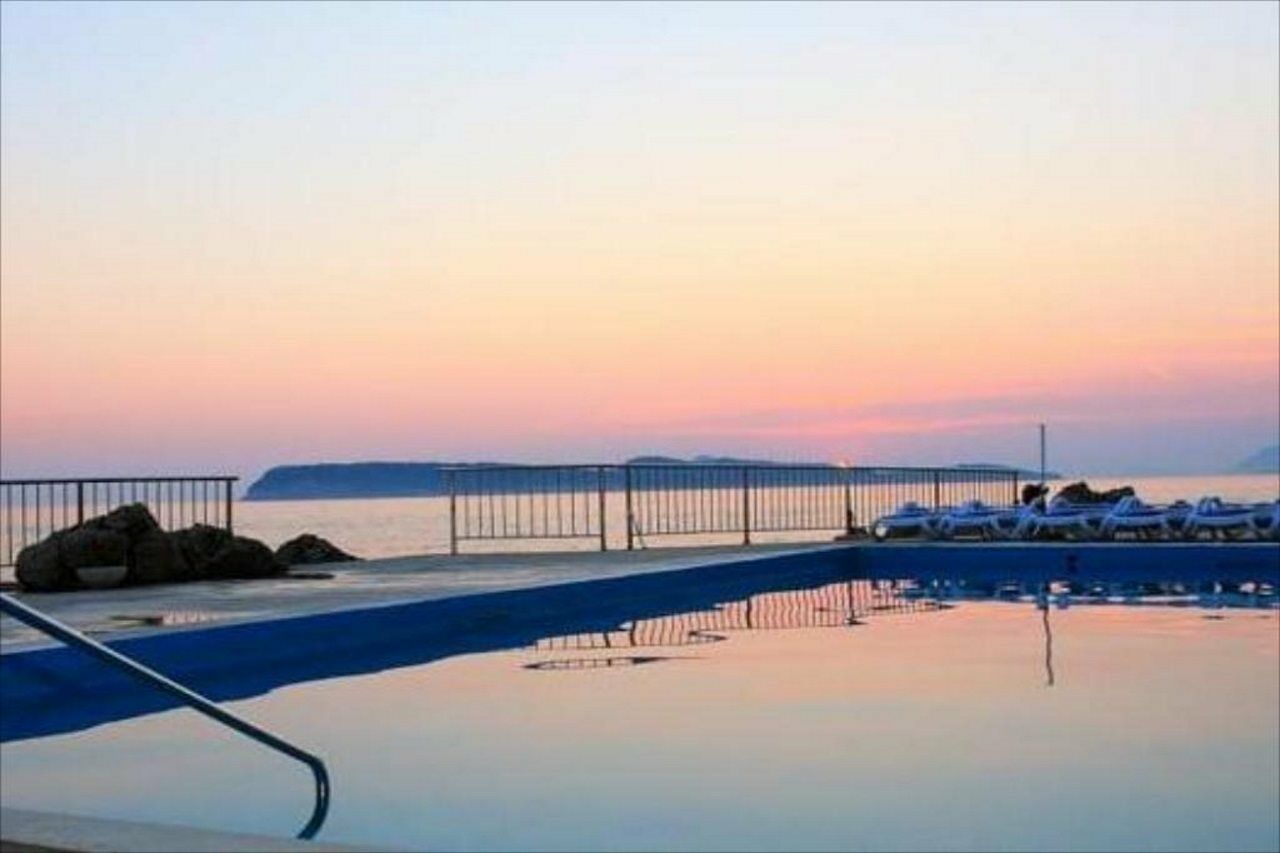 Royal Princess Hotel Dubrovnik Exterior photo Sunset at the port of Rafina